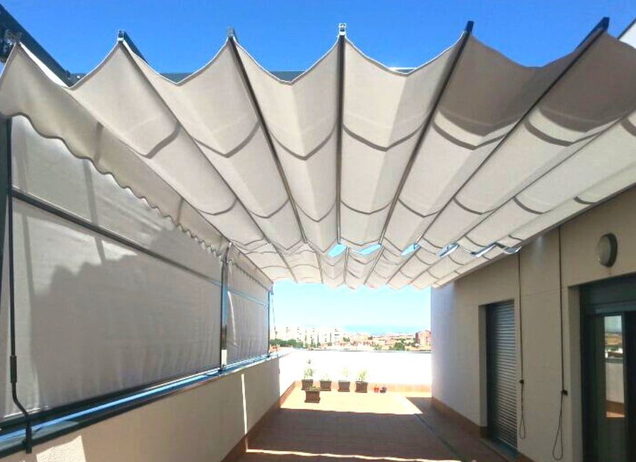 pergola aluminio y lona blanca