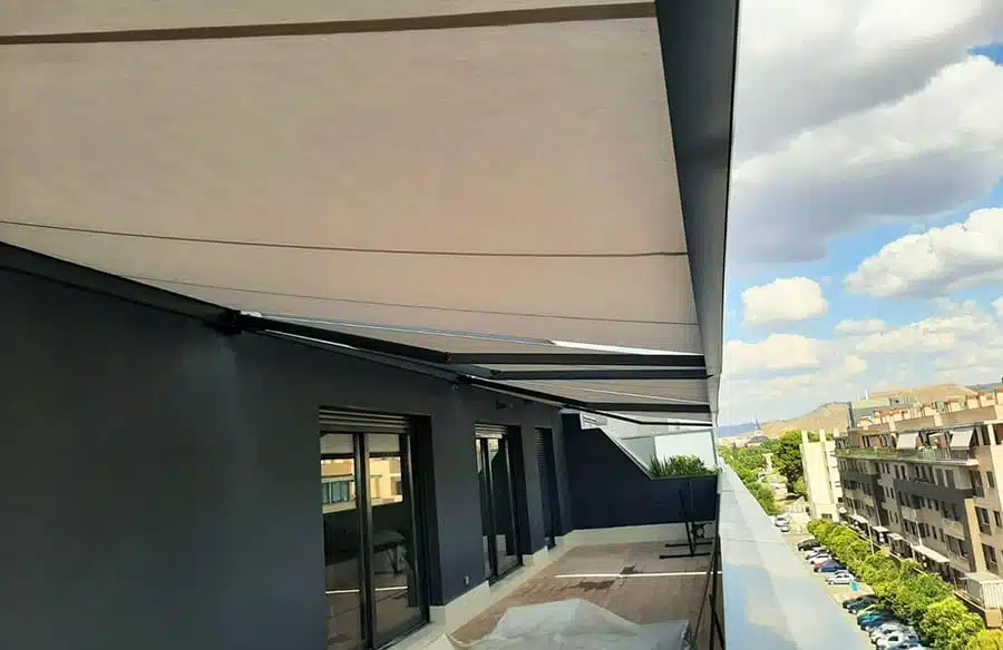 Toldo para terraza instalado a medida