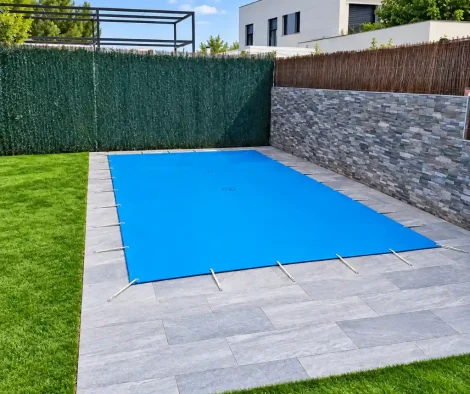 Cobertores para piscinas fabricados a medida