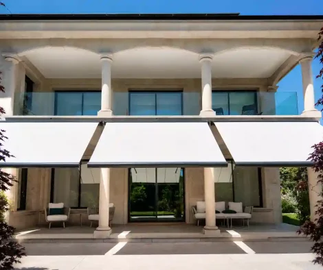 Toldo cofre blanco en Getafe