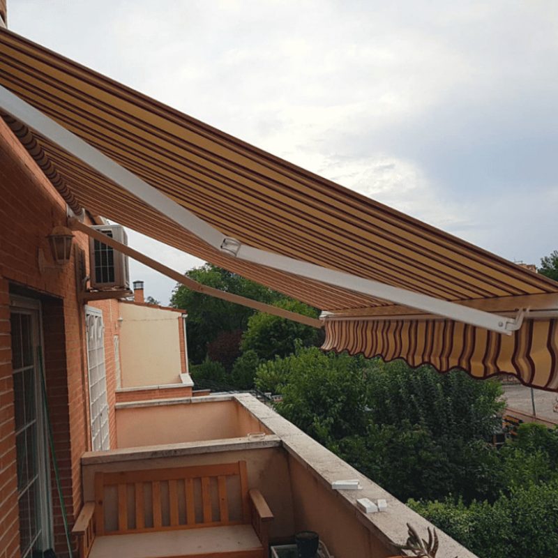 toldos extensibles a rayas